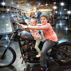 Meet your Posher, Holly